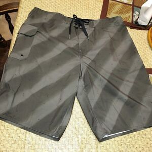 New Tavik Green Boardshorts Size Men's 34